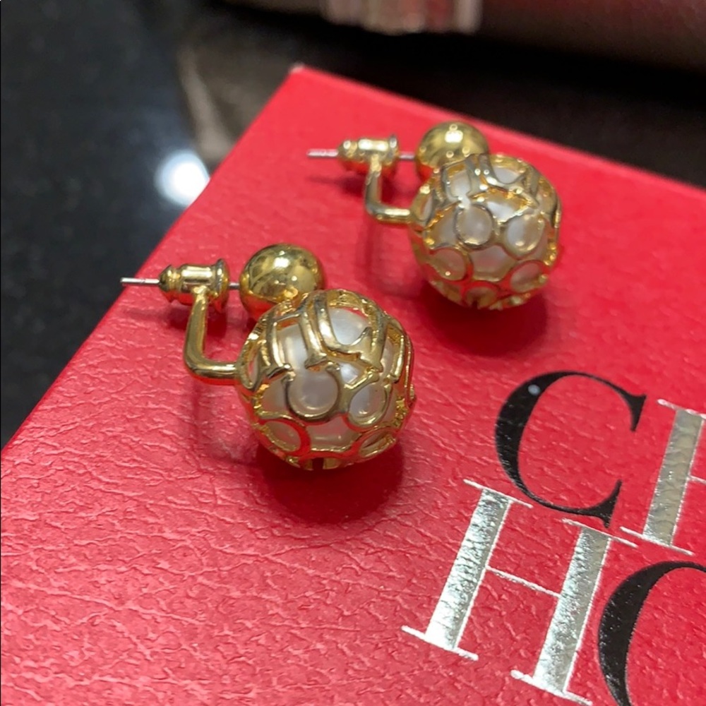 Carolina Herrera pearl earrings